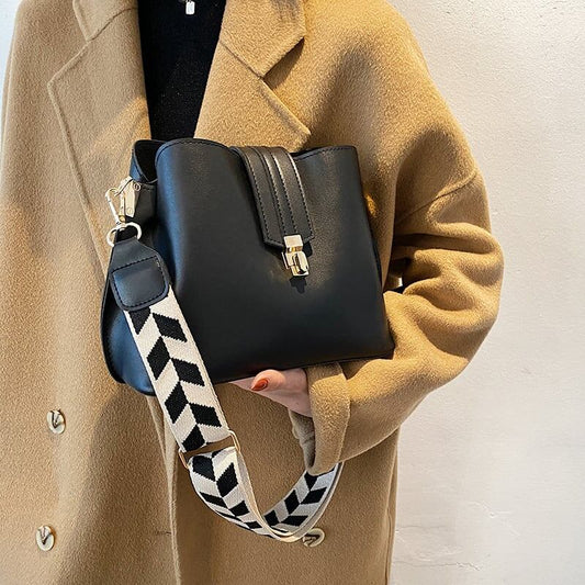 カジュアル オシャレ度満点 無地 メッセンジャーバッグ ショルダーバッグ<ins-2392>