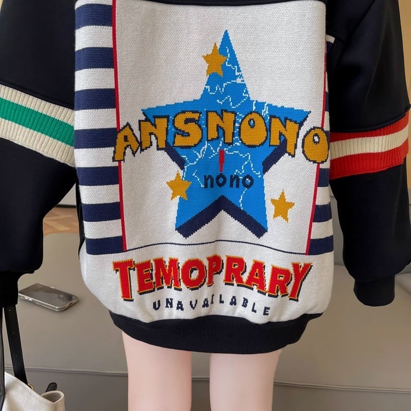 着?せ 切り替えブラック 星柄グラフィックロゴ スウェットE-4373