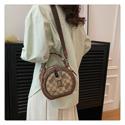 存在感のある ショルダーバッグ 2色選択可 メッセンジャーバッグE-10080