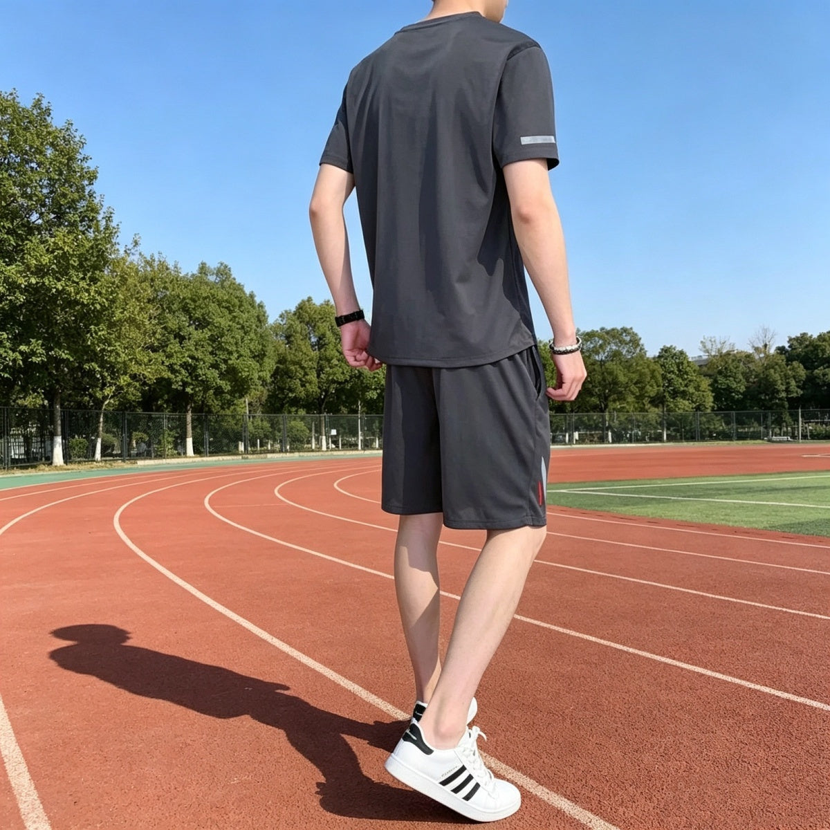 今季トレンド スポーツ Tシャツ & ショーツ セットアップ E-80096