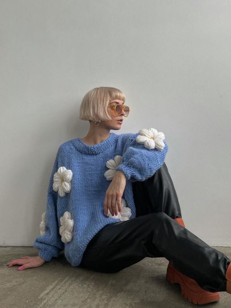 主役級の存在感！ 気質アップ 着回し力抜群 立体フラワー ニットトップスE-9994