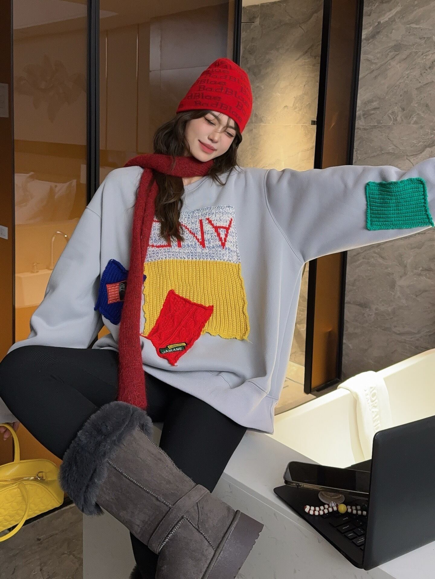 美人度アップ  キュート  柔らかくて優しい印象  カジュアル   3色 スウェット  E-12213