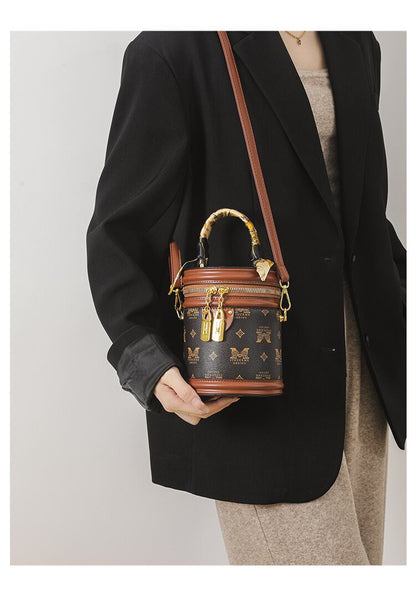 主役級の存在感！スタイリッシュ 2色選択可 スタイリッシュ ショルダーバッグ メッセンジャーバッグE-9898