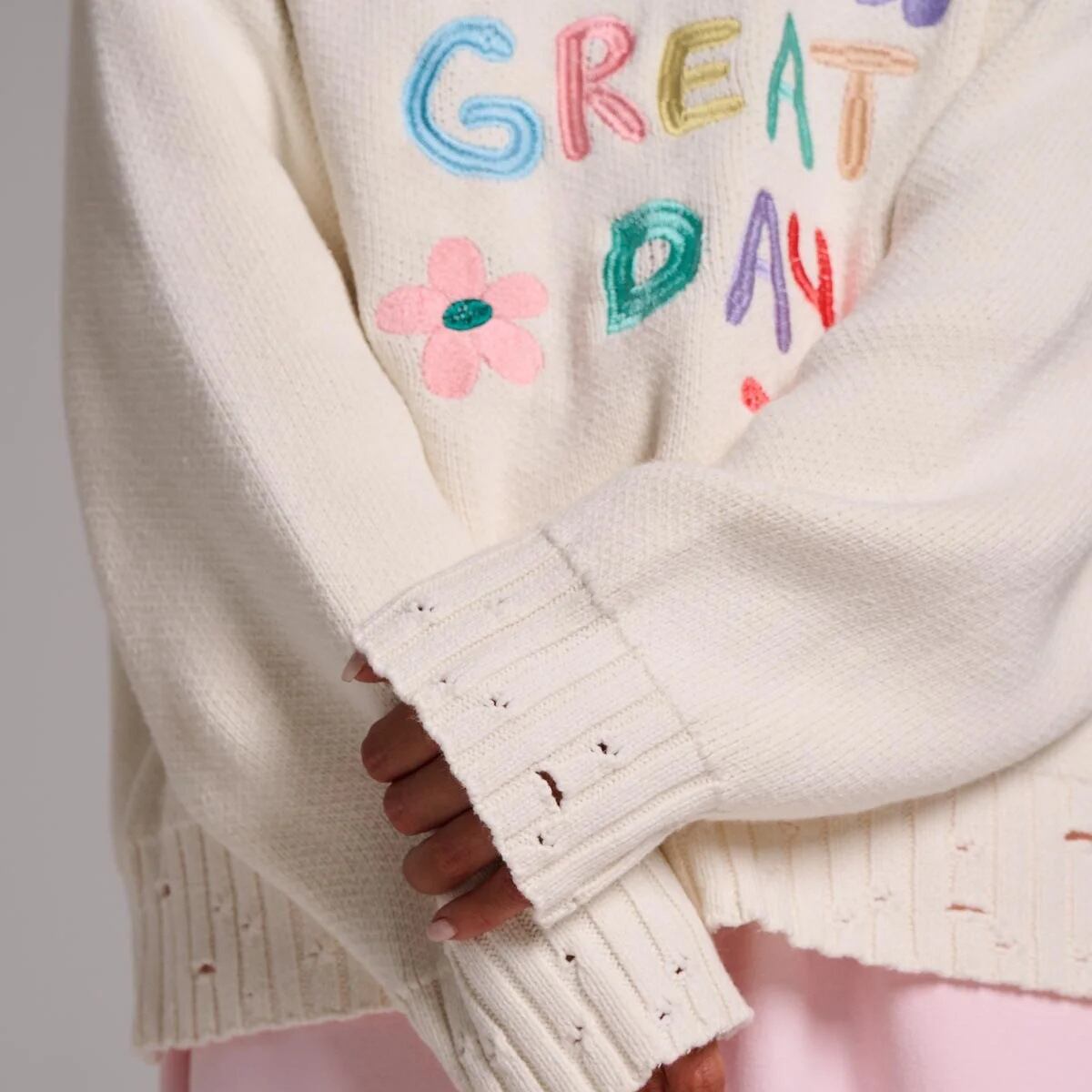 優れた品質 ファッション 知的な雰囲気と女性らしい華やかさもあり 2色選択 ニットトップスE-10694