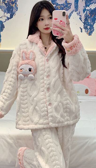 話題沸騰中 トレンドアイテム 存在感抜群 肌触り抜群 5種選択 サンゴフリース パジャマ E-9778