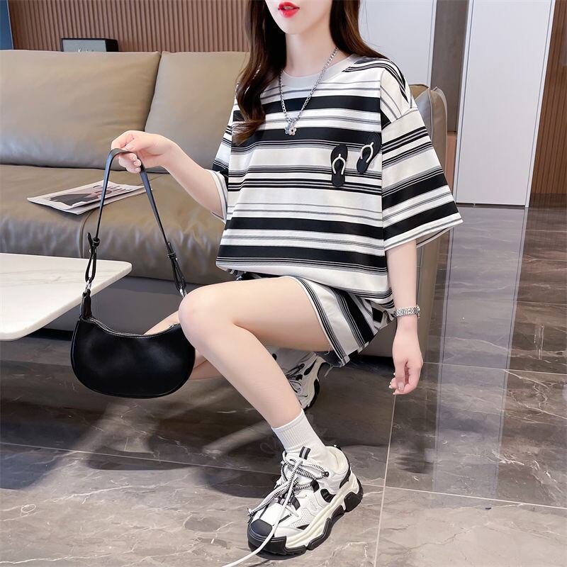 存在感抜群 ストライプ柄 トレンドアイテム カジュアル ゆったり 全2色 半袖TシャツE-9322