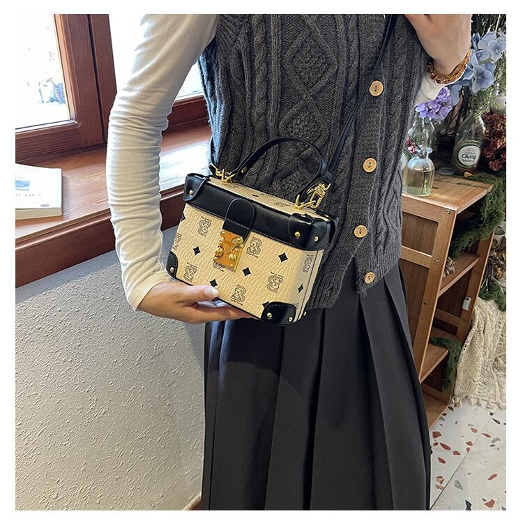 都市ファッショ デザイン オシャレ 高見えデザイン 4色選択可 ショルダーバッグ メッセンジャーバッグE-9899