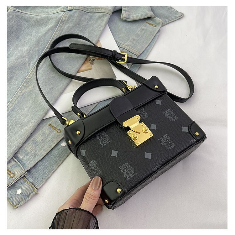 都市ファッショ デザイン オシャレ 高見えデザイン 4色選択可 ショルダーバッグ メッセンジャーバッグE-9899