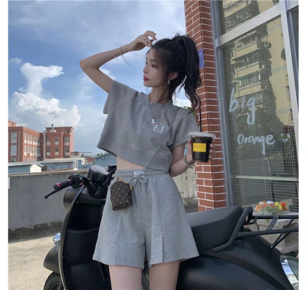 流行新作 美人度アップ 目を奪われる カジュアル 半袖Ｔシャツⅹパンツセット全2色E-9104