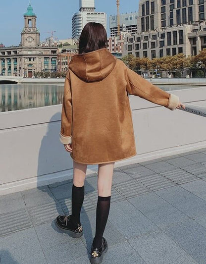 【リバーシブル】主役級の存在感！スタイルアップ  カレッジ風 リバーシブルボアムートンミドル丈コートE-10697