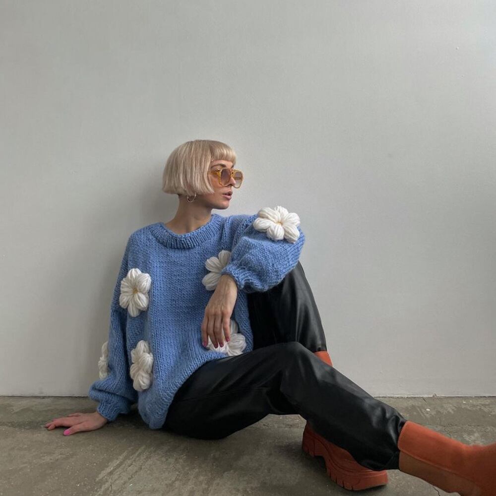 主役級の存在感！ 気質アップ 着回し力抜群 立体フラワー ニットトップスE-9994