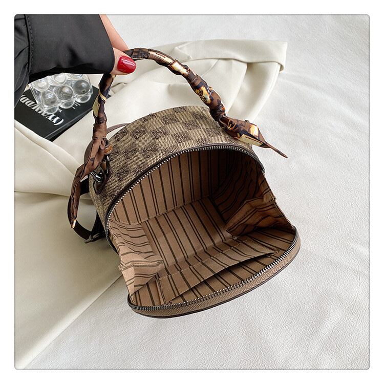 存在感のある ショルダーバッグ 2色選択可 メッセンジャーバッグE-10080