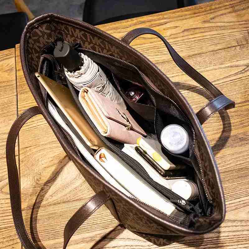 オシャレ度満点  ショルダーバッグ メッセンジャーバッグ 男女兼用E-12417