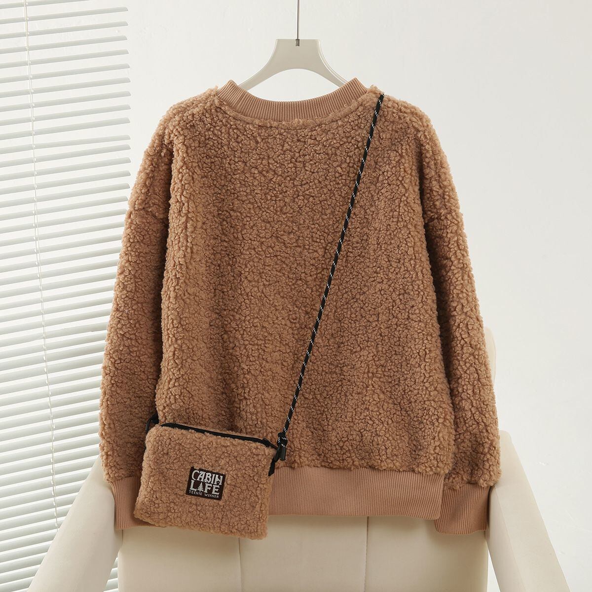 （バッグ付き）絶対流行 保温 スタイルアップ 防風 防寒 カジュアル ショルダーバッグ付き 3色選択 パーカーE-10523