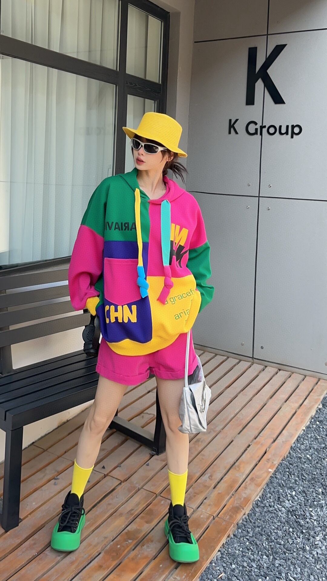 話題沸騰中 切り替え 目を奪われる カラーマッチング カジュアルプリント 3色 パーカー E-10522