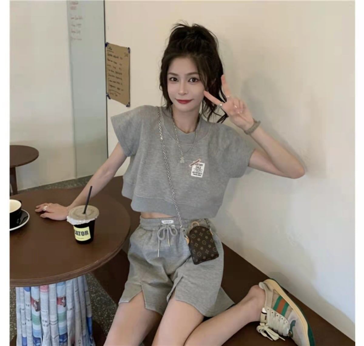 流行新作 美人度アップ 目を奪われる カジュアル 半袖Ｔシャツⅹパンツセット全2色E-9104