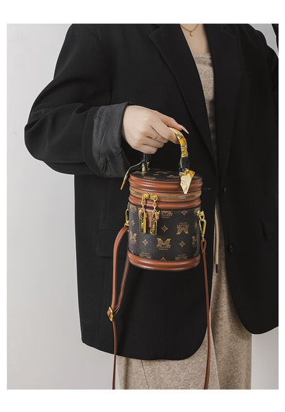 主役級の存在感！スタイリッシュ 2色選択可 スタイリッシュ ショルダーバッグ メッセンジャーバッグE-9898