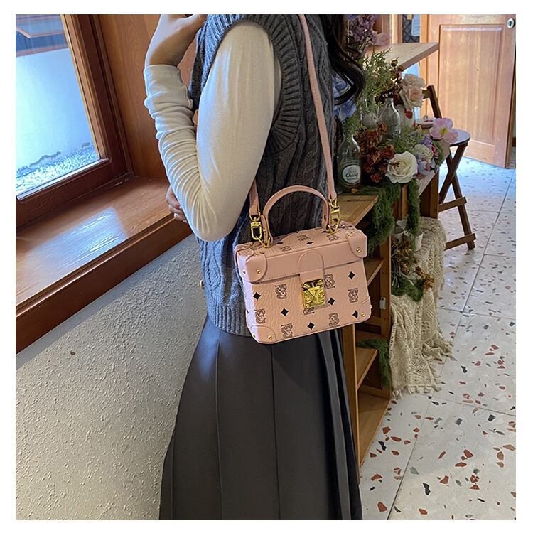 都市ファッショ デザイン オシャレ 高見えデザイン 4色選択可 ショルダーバッグ メッセンジャーバッグE-9899