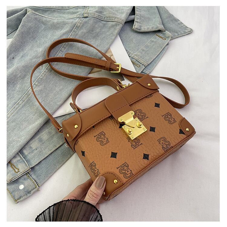 都市ファッショ デザイン オシャレ 高見えデザイン 4色選択可 ショルダーバッグ メッセンジャーバッグE-9899