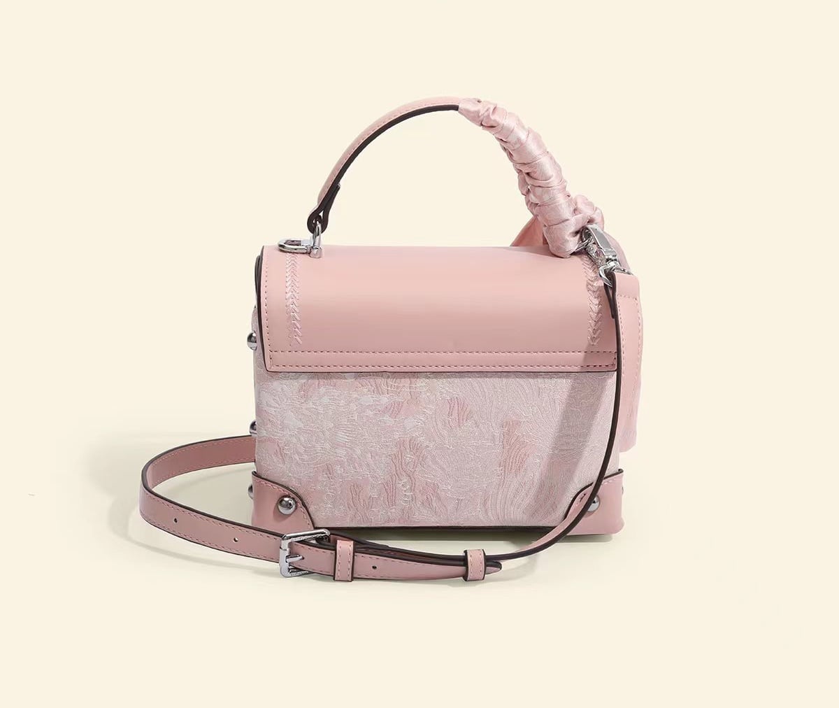 存在感のある ショルダーバッグ 2色選択可 メッセンジャーバッグE-10074