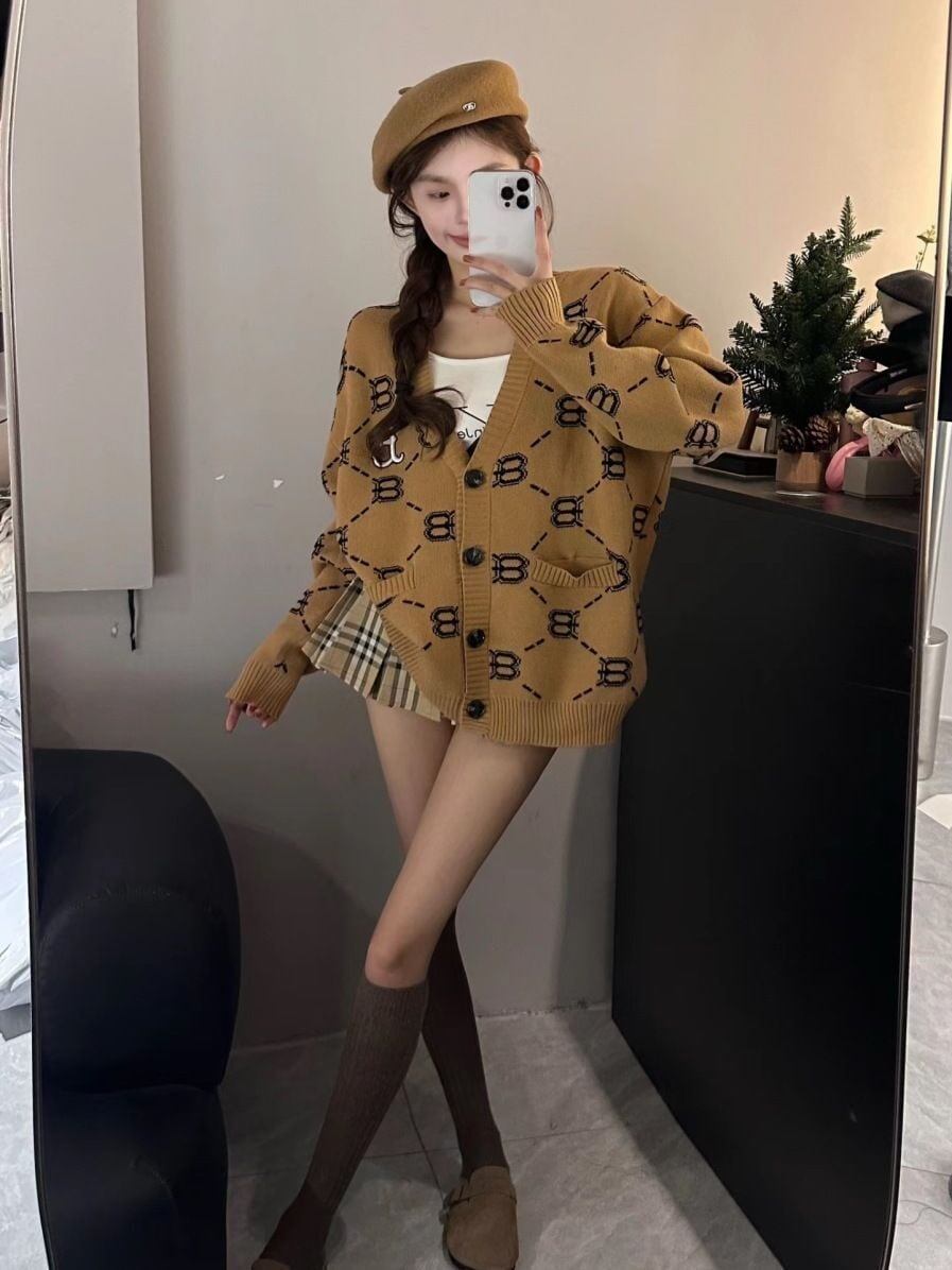 好感度UP 形が綺麗 シンプルだけど一癖あるコーデ ニットトップスE-9985