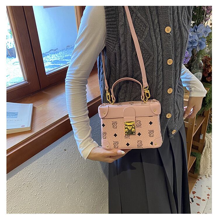 都市ファッショ デザイン オシャレ 高見えデザイン 4色選択可 ショルダーバッグ メッセンジャーバッグE-9899