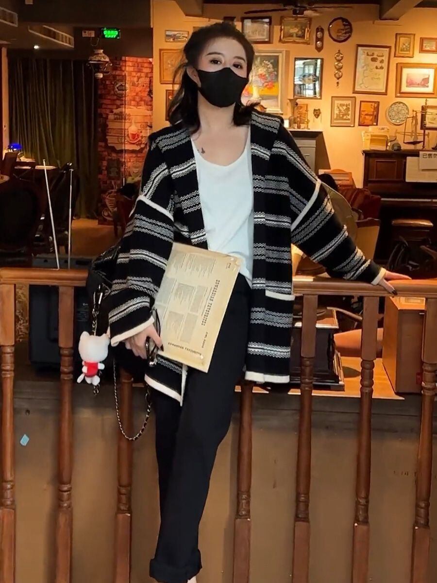 売り切れ必至 ストライプ柄 韓国風ファッション ニットカーディガンE-9376