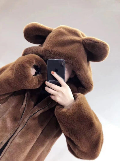 柔らかな肌触りで着心地も楽ちん！ スタイルアップ キュート 3色選択 プラスベルベット フェイクファーコート E-6856