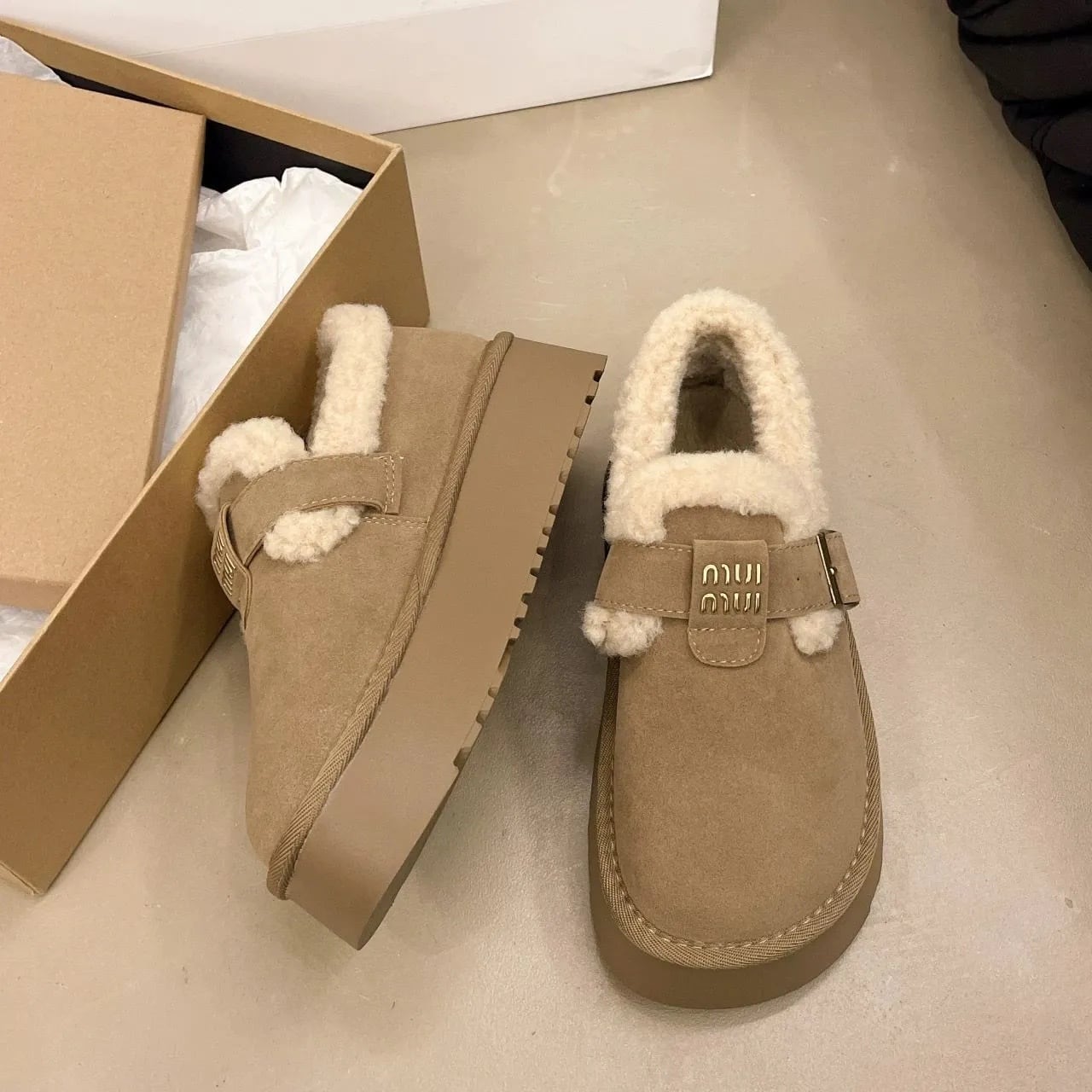 モコモコ 冬の柔らかい居心地の良い 2色選択可 ぬいぐるみスリッパE-12560