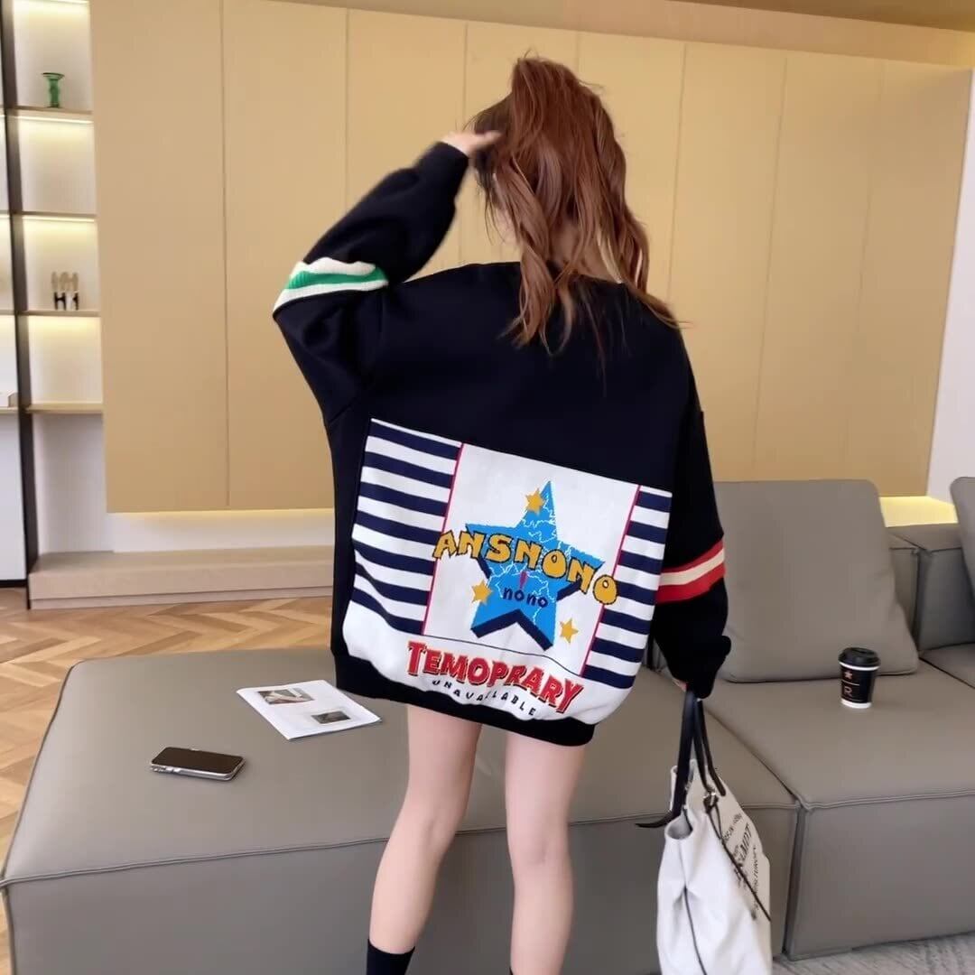 着?せ 切り替えブラック 星柄グラフィックロゴ スウェットE-4373