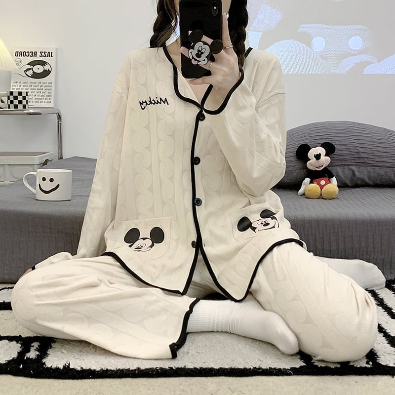 質感のいいホワイト長袖パジャマ2点セット   トップス+パンツセットE-4403