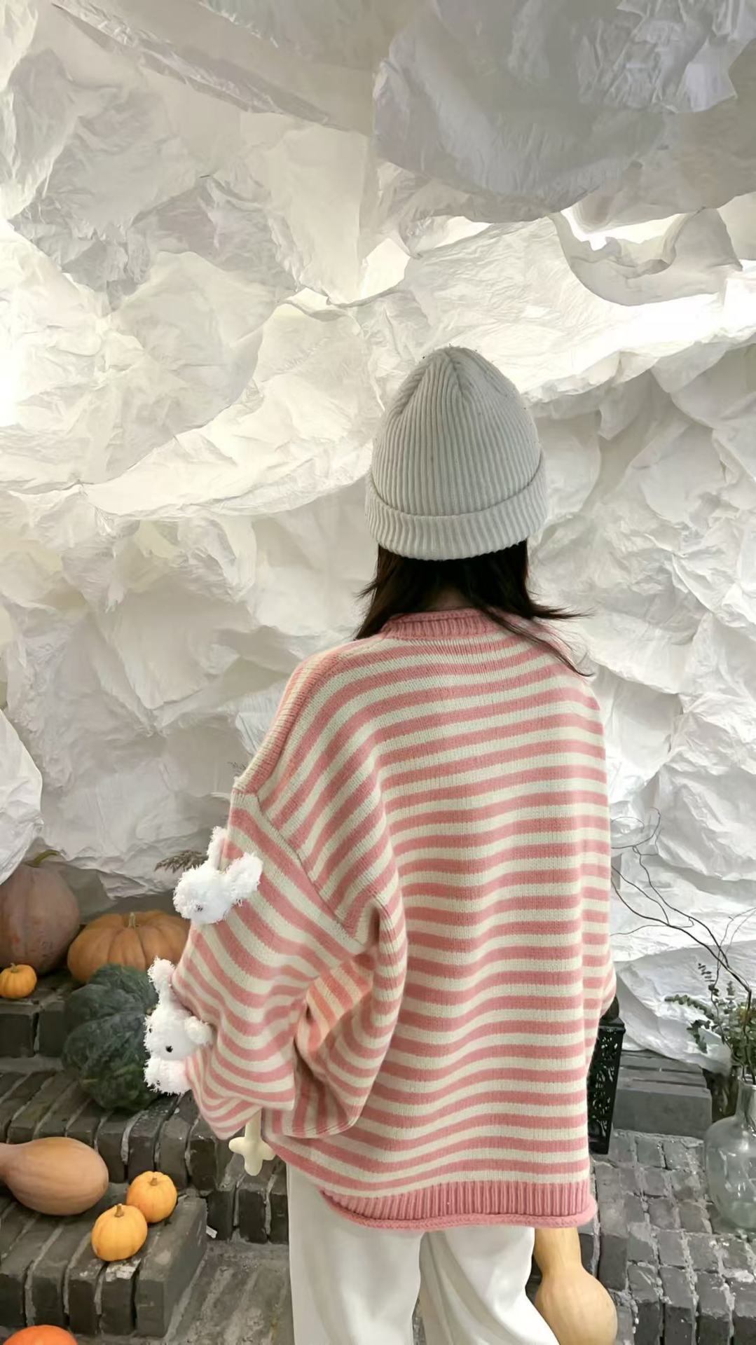 スタイルアップ効果抜群 ストライプ柄 個性的なデザイン 2色選択ニットトップスE-10585