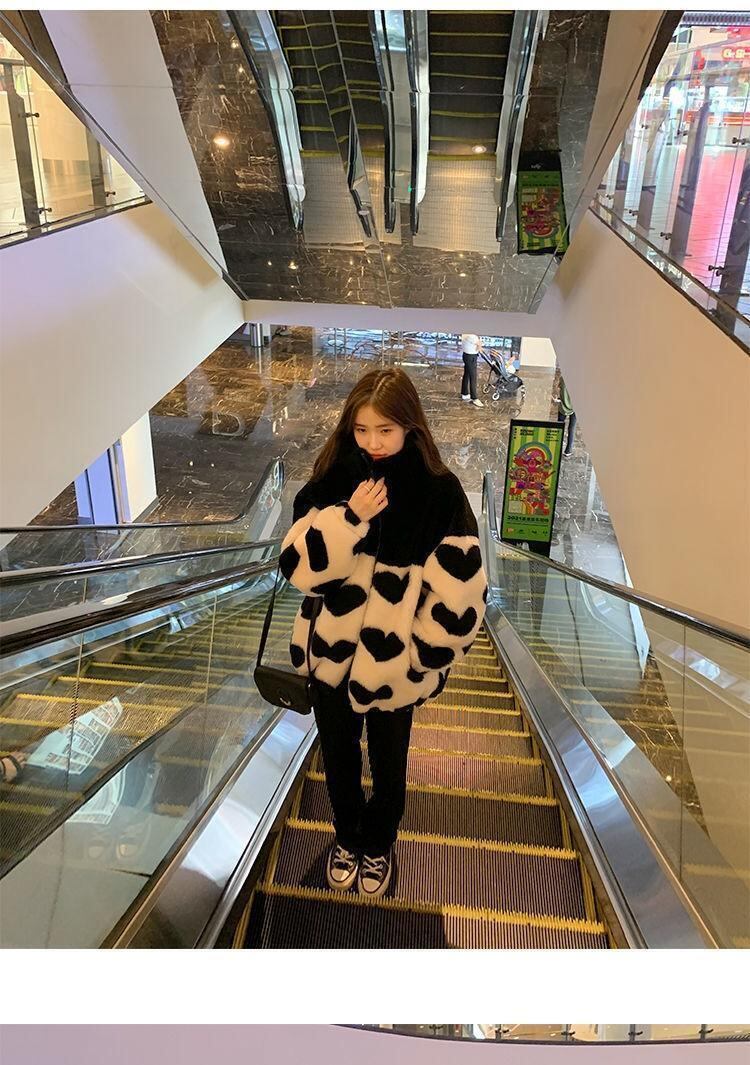 着心地も楽ちん！ スタイルアップ キュート  プラスベルベット フェイクファーコート E-12476