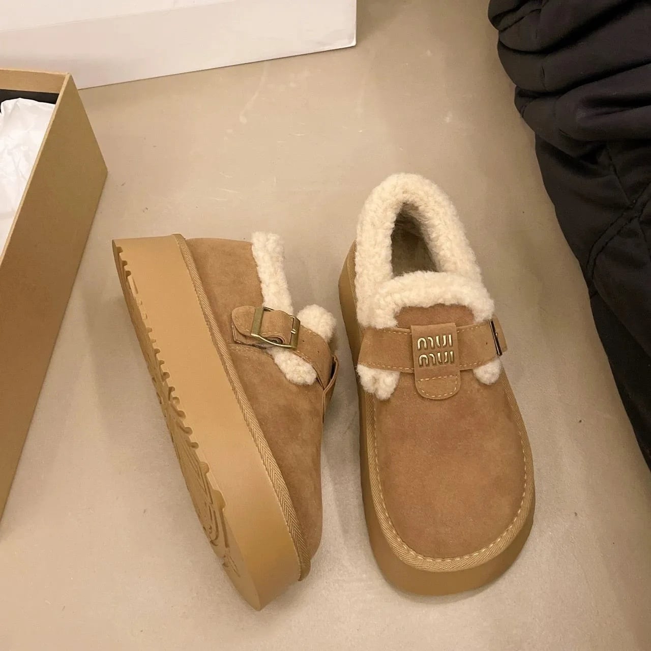 モコモコ 冬の柔らかい居心地の良い 2色選択可 ぬいぐるみスリッパE-12560