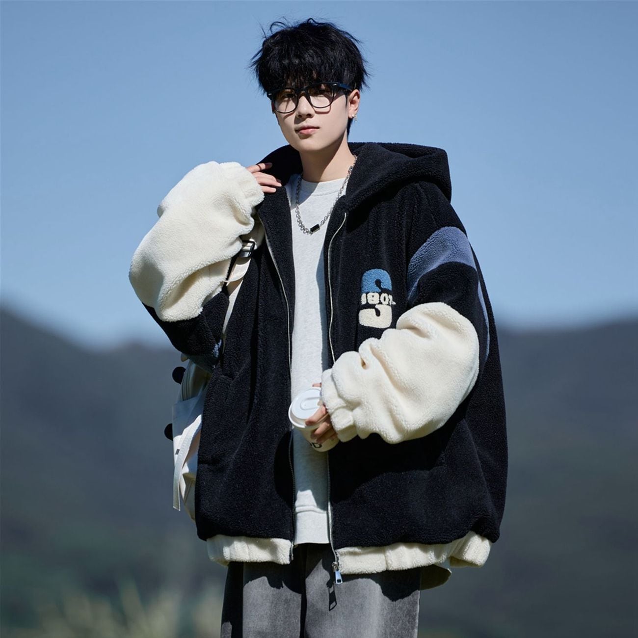 話題沸騰中 もこもこボア 3色展開 ジップアップパーカーE-12582