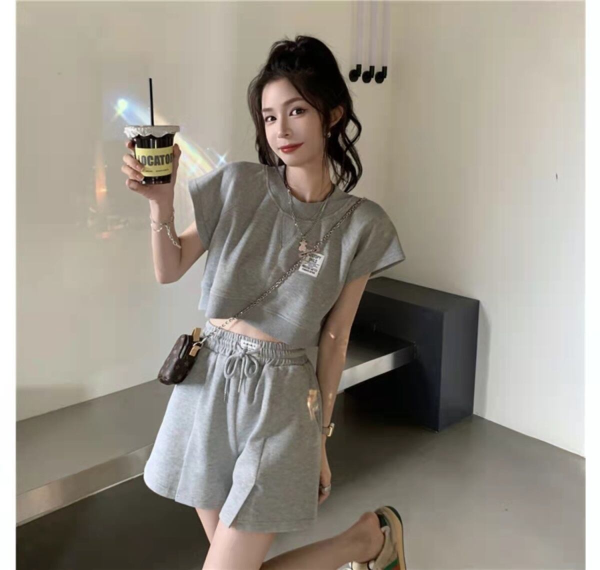 流行新作 美人度アップ 目を奪われる カジュアル 半袖Ｔシャツⅹパンツセット全2色E-9104