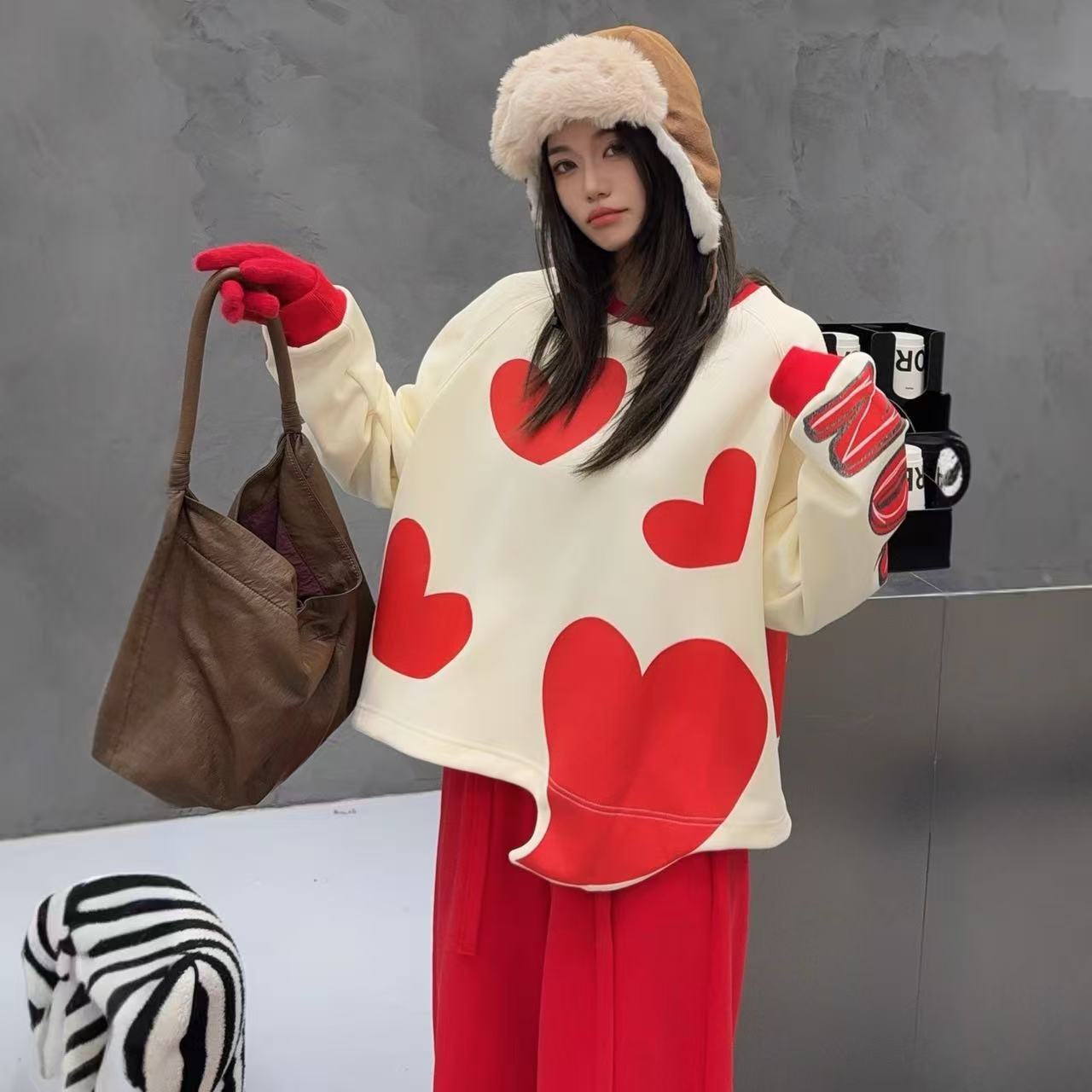 個性派 キュート  柔らかくて優しい印象  カジュアル   4色 スウェット  E-12206