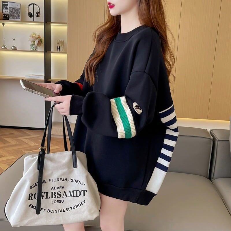 着?せ 切り替えブラック 星柄グラフィックロゴ スウェットE-4373