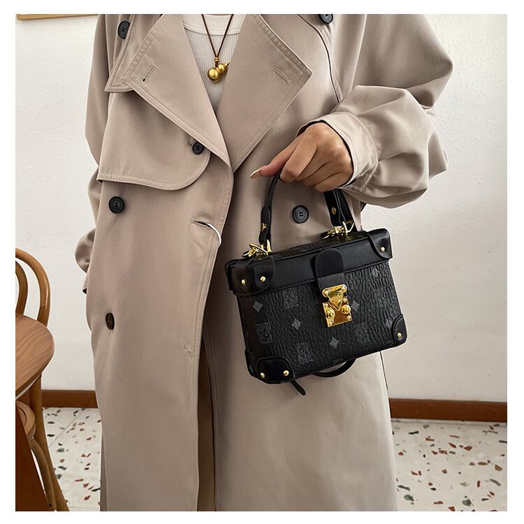 都市ファッショ デザイン オシャレ 高見えデザイン 4色選択可 ショルダーバッグ メッセンジャーバッグE-9899