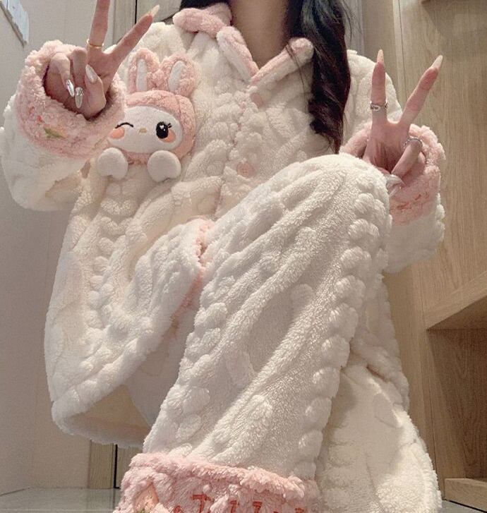 話題沸騰中 トレンドアイテム 存在感抜群 肌触り抜群 5種選択 サンゴフリース パジャマ E-9778