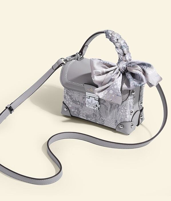 存在感のある ショルダーバッグ 2色選択可 メッセンジャーバッグE-10074