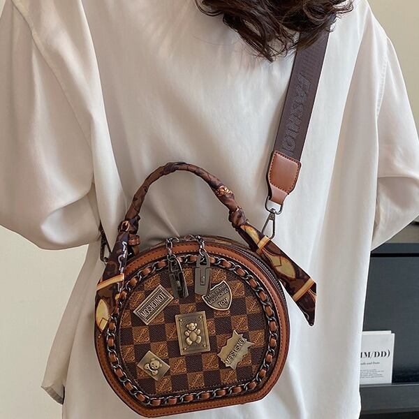 存在感のある ショルダーバッグ 2色選択可 メッセンジャーバッグE-10080