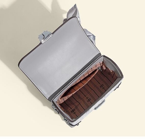 存在感のある ショルダーバッグ 2色選択可 メッセンジャーバッグE-10074