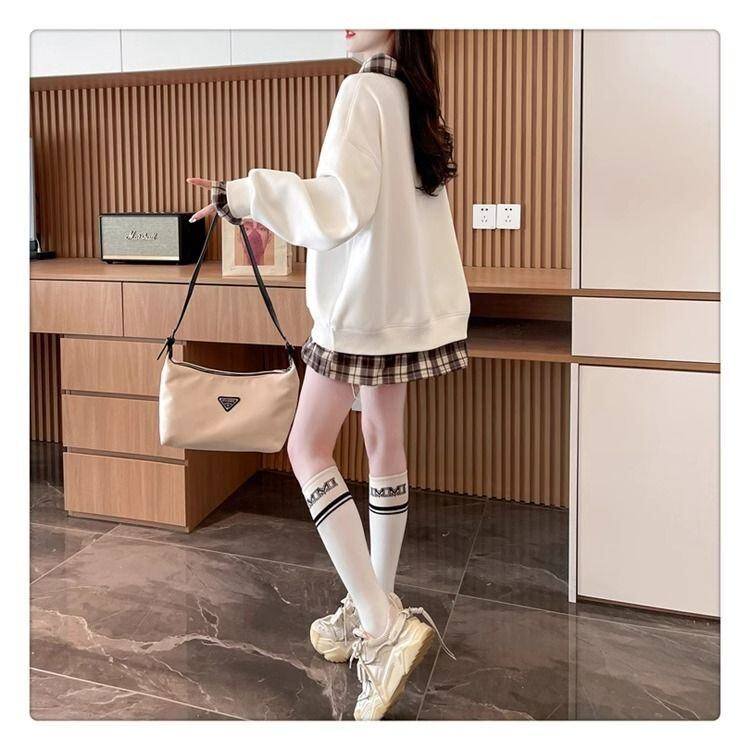 大活躍 カジュアル 大人可愛い レイヤード風 全3色 パーカーE-9592