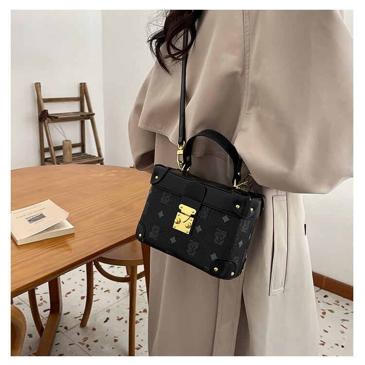 都市ファッショ デザイン オシャレ 高見えデザイン 4色選択可 ショルダーバッグ メッセンジャーバッグE-9899