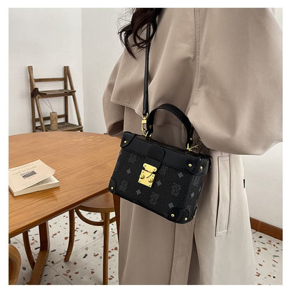 都市ファッショ デザイン オシャレ 高見えデザイン 4色選択可 ショルダーバッグ メッセンジャーバッグE-9899