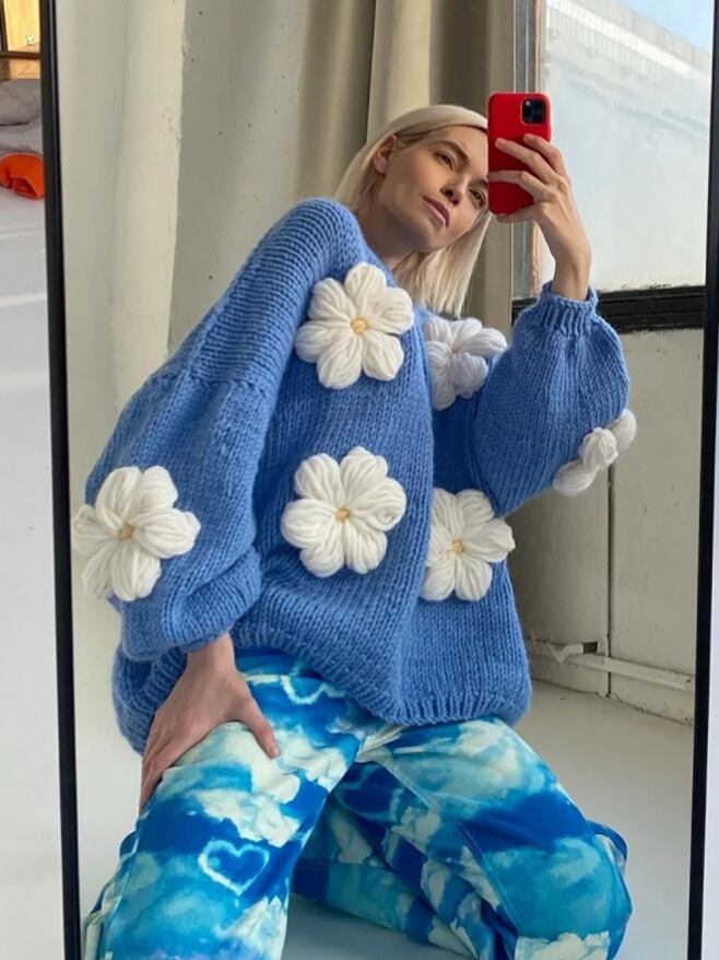 主役級の存在感！ 気質アップ 着回し力抜群 立体フラワー ニットトップスE-9994