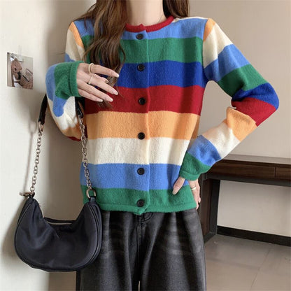 絶対欲しい 形が綺麗  柔らかくて優しい印象  カラーマッチング  ニットトップスiEf-9606