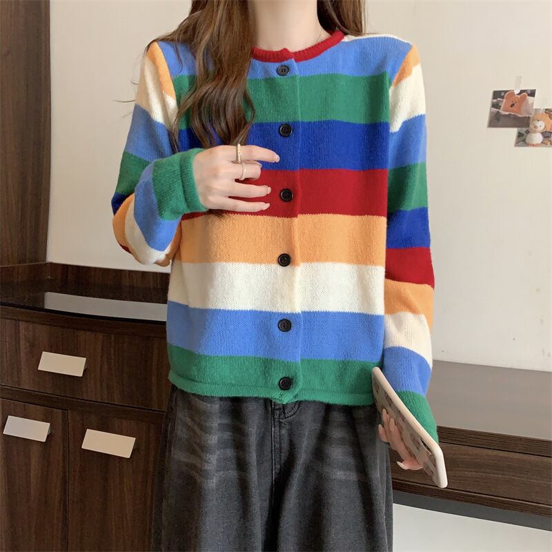 絶対欲しい 形が綺麗  柔らかくて優しい印象  カラーマッチング  ニットトップスiEf-9606