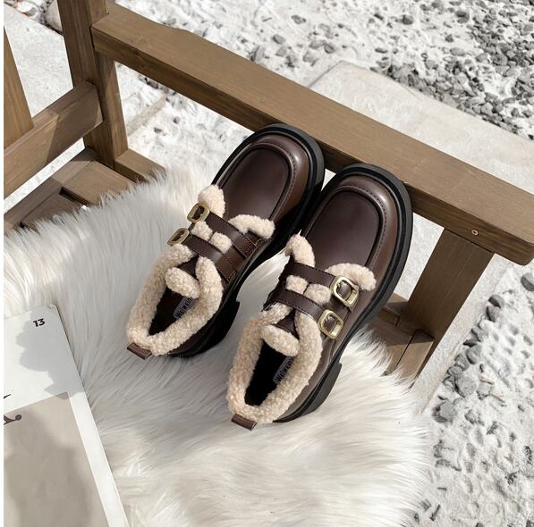 好感度満載 美感いっぱい 太ヒール スクエアトゥ ベルベット ローファー 革靴 2色選択可 シューズE-10551